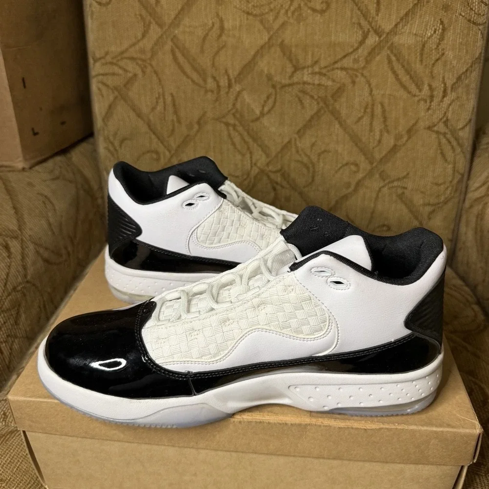 Jordan Max Aura 2 White Black Gym Red CK6363-102 Men's Size 11 Basketball Shoes